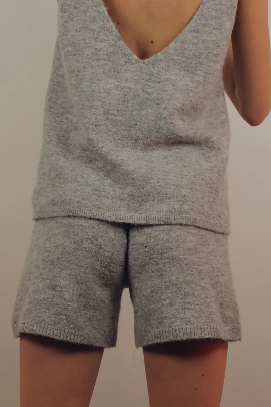 ETIENNE SHORTS - LIGHT GREY